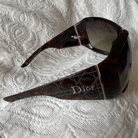 Christian Dior Brown Tortoiseshell Cannage 1 Sunglasses   Flawless! - Picture 6 of 13